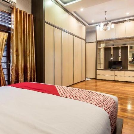 Oyo 619 Naufal Guest House Syariah Медан Екстер'єр фото