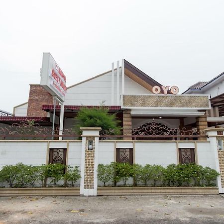 Oyo 619 Naufal Guest House Syariah Медан Екстер'єр фото