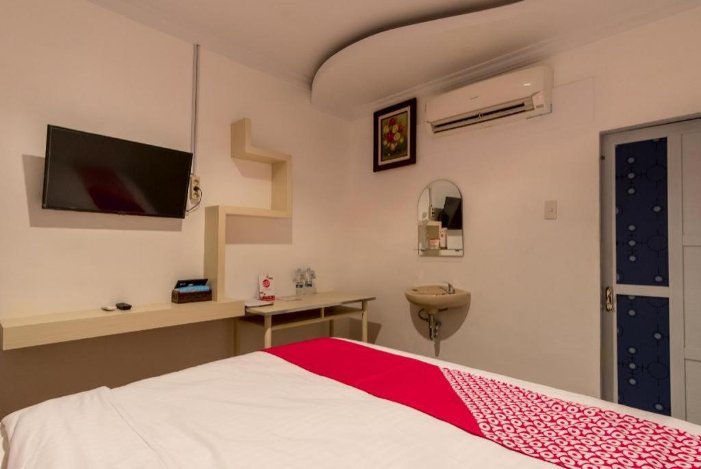 Oyo 619 Naufal Guest House Syariah Медан Екстер'єр фото
