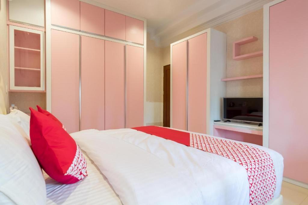 Oyo 619 Naufal Guest House Syariah Медан Екстер'єр фото