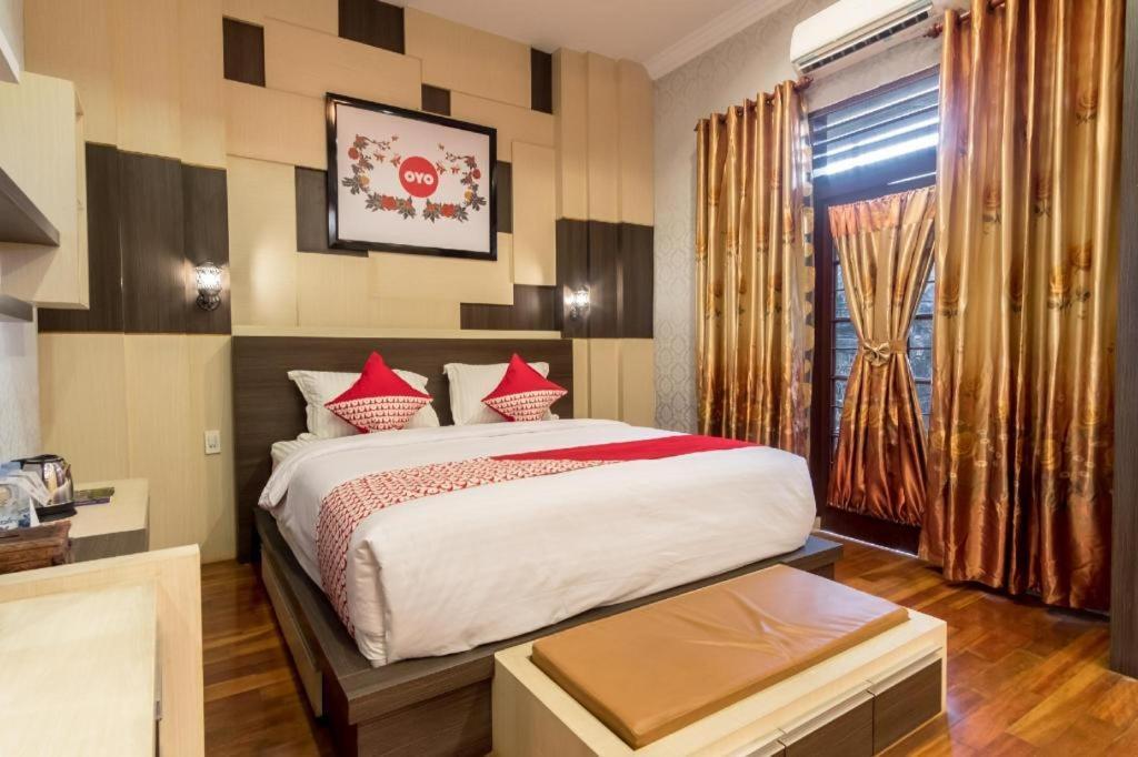Oyo 619 Naufal Guest House Syariah Медан Екстер'єр фото