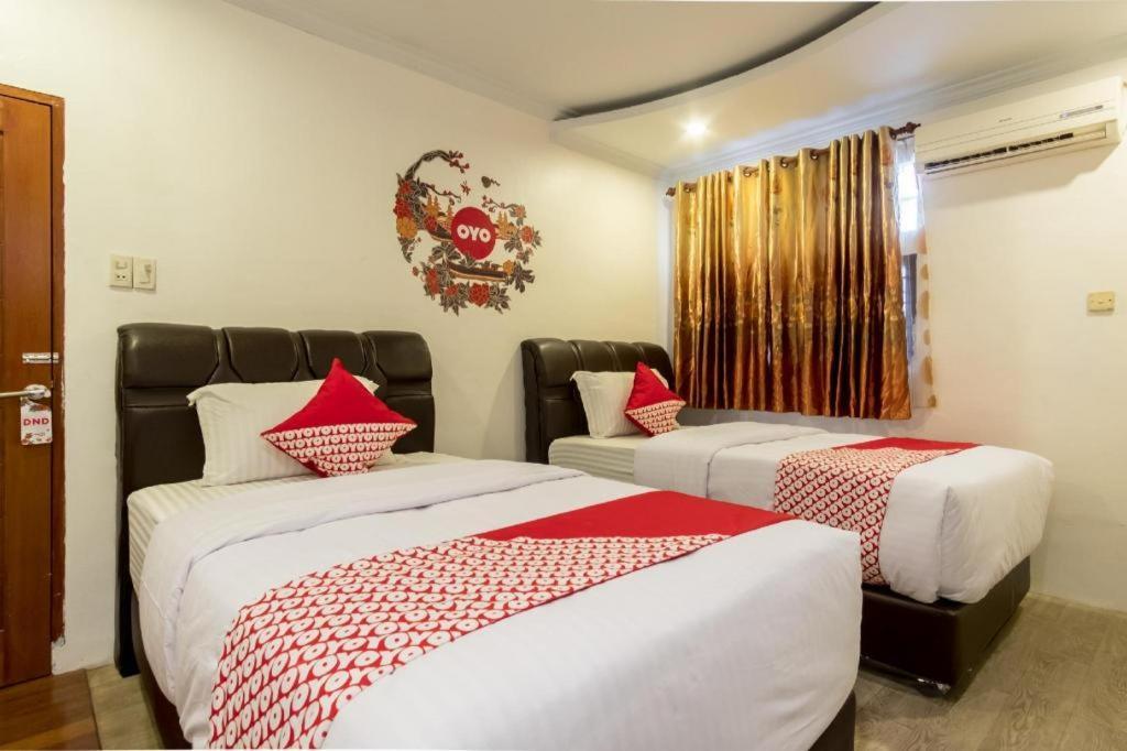 Oyo 619 Naufal Guest House Syariah Медан Екстер'єр фото