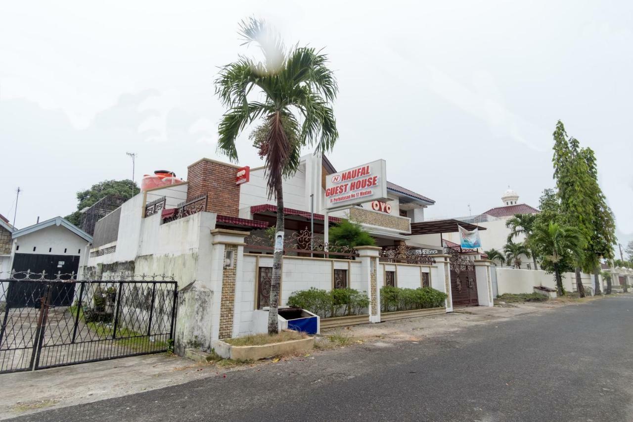 Oyo 619 Naufal Guest House Syariah Медан Екстер'єр фото