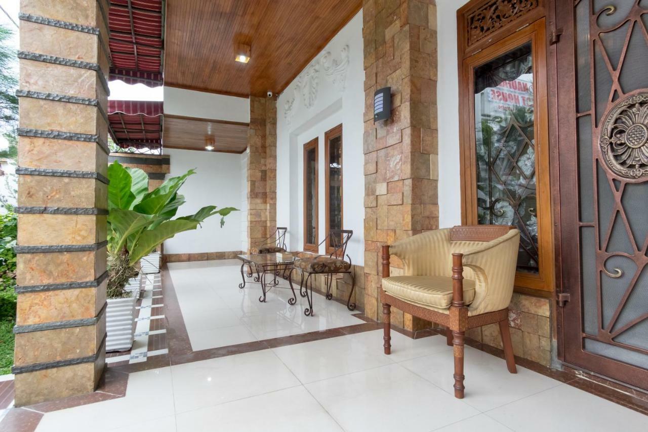 Oyo 619 Naufal Guest House Syariah Медан Екстер'єр фото