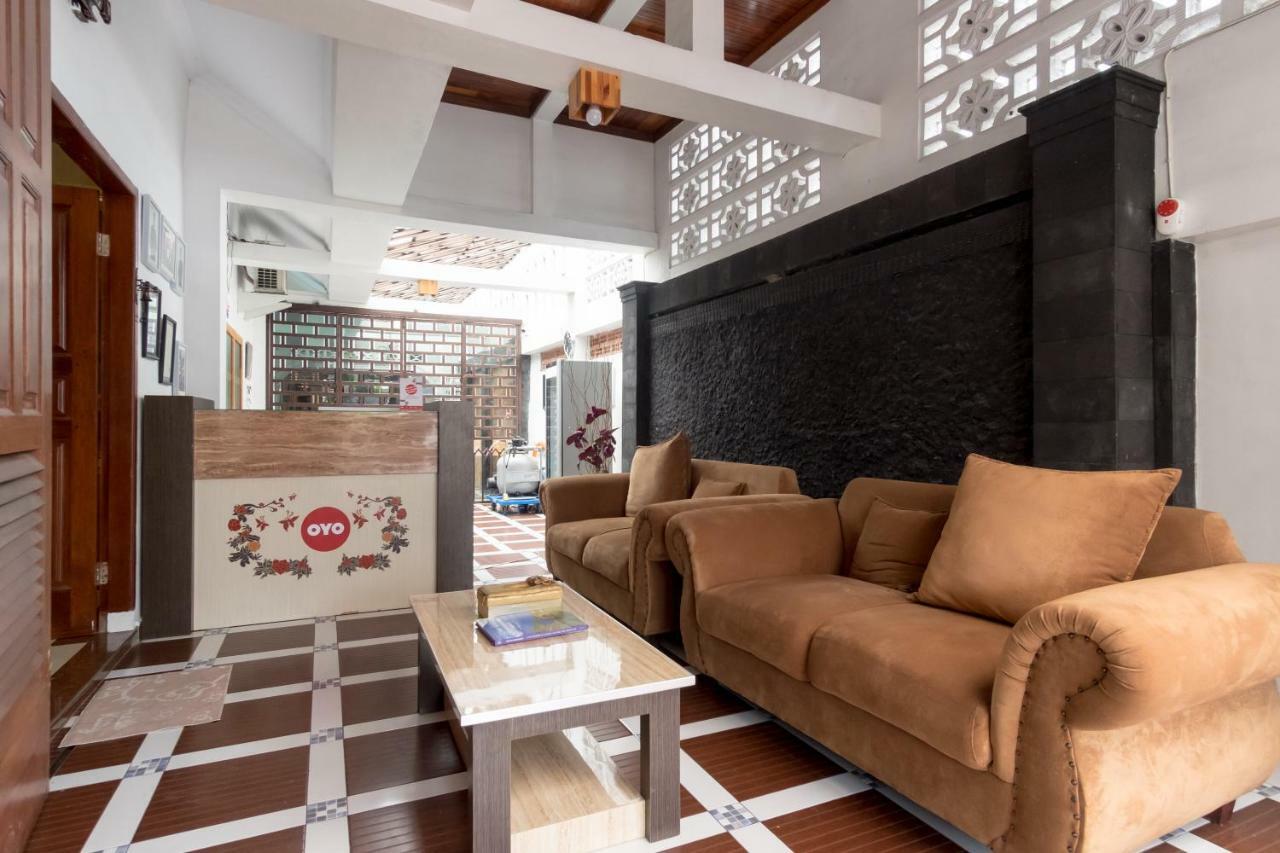 Oyo 619 Naufal Guest House Syariah Медан Екстер'єр фото