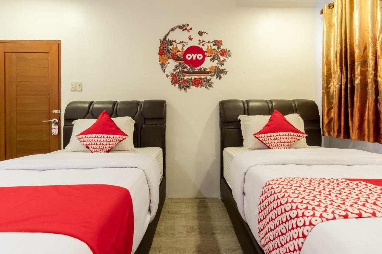 Oyo 619 Naufal Guest House Syariah Медан Екстер'єр фото