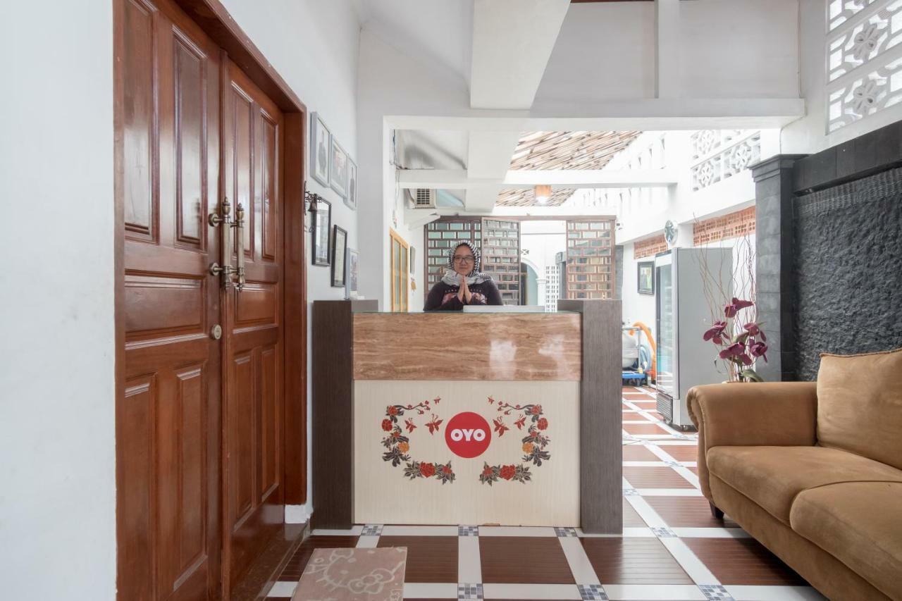 Oyo 619 Naufal Guest House Syariah Медан Екстер'єр фото