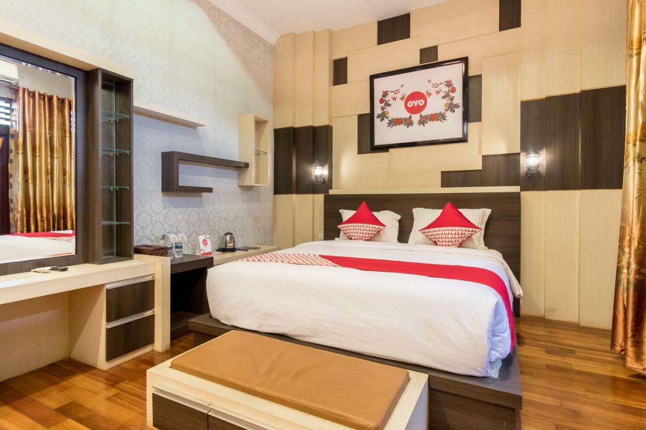 Oyo 619 Naufal Guest House Syariah Медан Екстер'єр фото