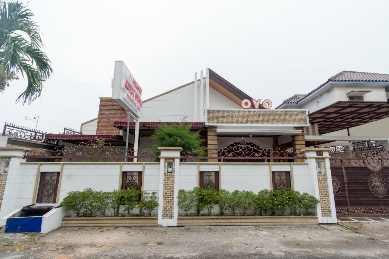 Oyo 619 Naufal Guest House Syariah Медан Екстер'єр фото