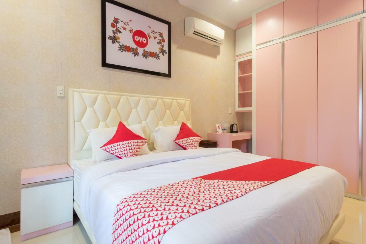 Oyo 619 Naufal Guest House Syariah Медан Екстер'єр фото