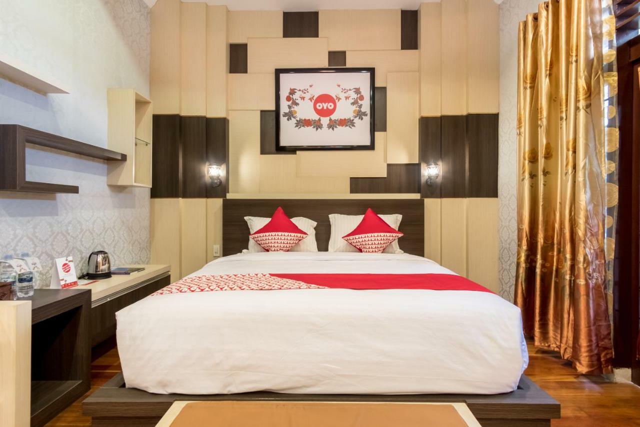 Oyo 619 Naufal Guest House Syariah Медан Екстер'єр фото