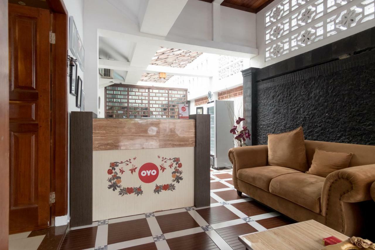 Oyo 619 Naufal Guest House Syariah Медан Екстер'єр фото
