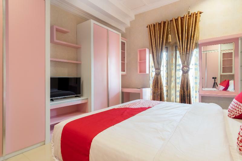Oyo 619 Naufal Guest House Syariah Медан Екстер'єр фото